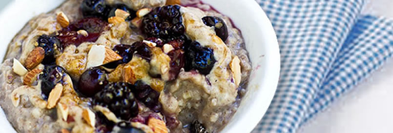 Slow Cooker Blueberry Almond Oatmeal